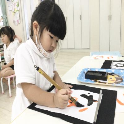水曜日カリキュラムは絵画、習字です！《大阪市中央区心斎橋、長堀橋にある学べる保育園HUGキッズ》