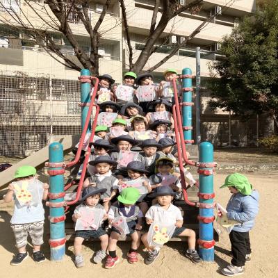 凧揚げしに行きましたよ♪ 《大阪市中央区心斎橋、長堀橋にある学べる保育園HUGキッズ、一時預かり、一時保育》