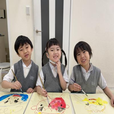 水曜日のカリキュラムは絵画です！《大阪市中央区長堀橋、心斎橋にある学べる保育園》