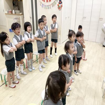 イングリッシュをしました！ 《大阪市中央区心斎橋、長堀橋にある学べる保育園HUGキッズ、一時預かり》