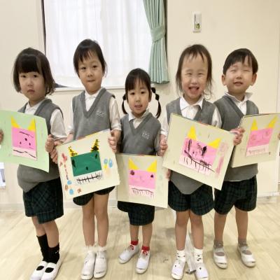 折り紙をしました。 《大阪市中央区心斎橋、長堀橋にある学べる保育園HUGキッズ、一時預かり》