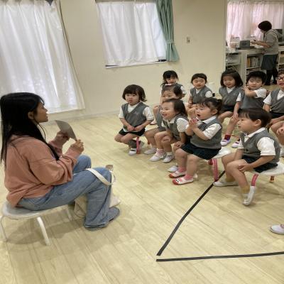 英語レッスン♪《大阪市中央区心斎橋、長堀橋にある学べる保育園》