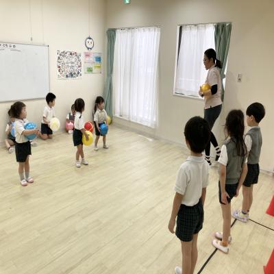 基礎運動をしました！《大阪市中央区心斎橋、長堀橋にある学べる保育園HUGキッズ、一時預かり》
