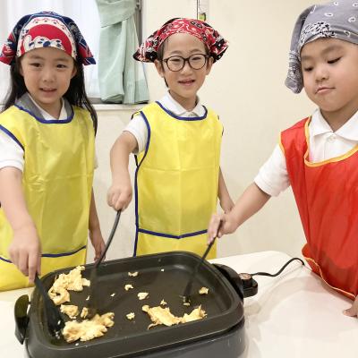 クッキングをしました！ 《大阪市中央区心斎橋、長堀橋にある学べる保育園HUGキッズ、一時預かり》