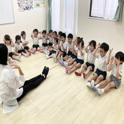 リトミックをしました！《大阪市中央区心斎橋、長堀橋にある学べる保育園HUGキッズ、一時預かり》