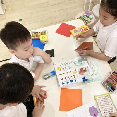 クラフトをしました！ 《大阪市中央区心斎橋、長堀橋にある学べる保育園HUGキッズ、一時預かり》