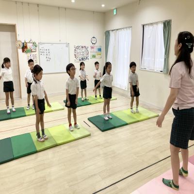 基礎運動をしました！ 《大阪市中央区心斎橋、長堀橋にある学べる保育園HUGキッズ、一時預かり》