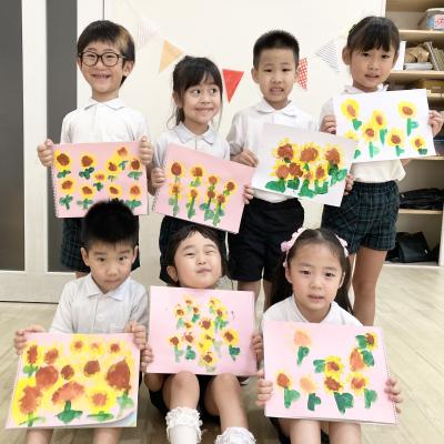 絵画をしましたよ!  《大阪市中央区心斎橋、長堀橋にある学べる保育園HUGキッズ、一時預かり》