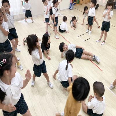 リトミックをしました！ 《大阪市中央区心斎橋、長堀橋にある学べる保育園HUGキッズ、一時預かり》