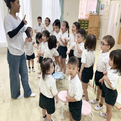 イングリッシュをしました！《大阪市中央区心斎橋、長堀橋にある学べる保育園HUGキッズ、一時預かり》