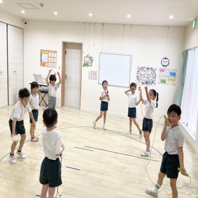 運動あそび《大阪市中央区心斎橋、長堀橋にある学べる保育園HUGキッズ、一時預かり》