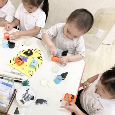 クラフトをしました。 《大阪市中央区心斎橋、長堀橋にある学べる保育園HUGキッズ、一時預かり》