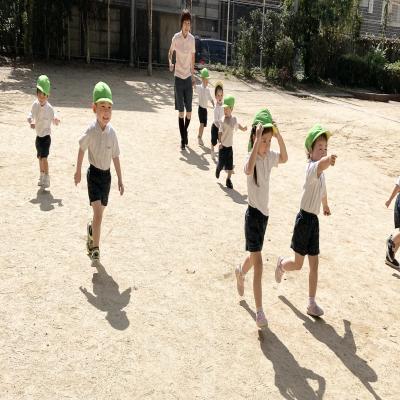 戸外活動 《大阪市中央区心斎橋、長堀橋にある学べる保育園HUGキッズ、一時預かり》