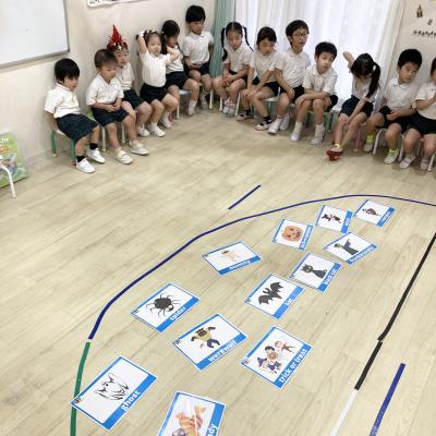 ライカ先生のイングリッシュ！ 《大阪市中央区心斎橋、長堀橋にある学べる保育園HUGキッズ、一時預かり》