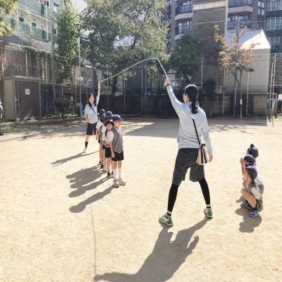 課外運動 《大阪市中央区心斎橋、長堀橋にある学べる保育園HUGキッズ、一時預かり》