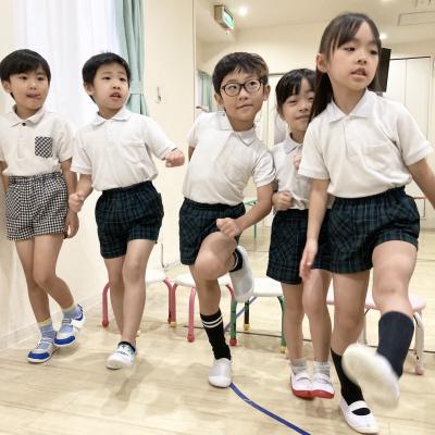 イングリッシュ！ 《大阪市中央区心斎橋、長堀橋にある学べる保育園HUGキッズ、一時預かり》