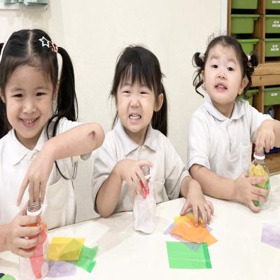 クラフトをしました。 《大阪市中央区心斎橋、長堀橋にある学べる保育園HUGキッズ、一時預かり》