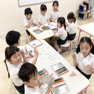 製作展に向けて《大阪市中央区心斎橋、長堀橋にある学べる保育園HUGキッズ、一時預かり》