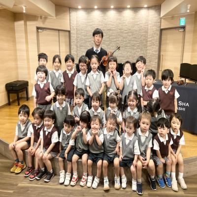 バイオリン体験に行ってきました！ 《大阪市中央区心斎橋、長堀橋にある学べる保育園HUGキッズ、一時預かり》