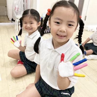 手形アート 《大阪市中央区心斎橋、長堀橋にある学べる保育園HUGキッズ、一時預かり》