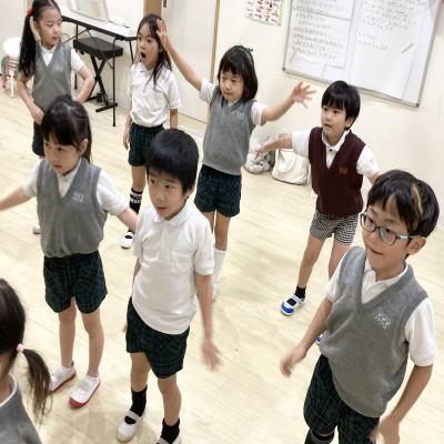 イングリッシュをしました！ 《大阪市中央区心斎橋、長堀橋にある学べる保育園HUGキッズ、一時預かり》