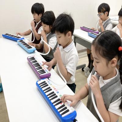 クリスマスコンサートに向けて 《大阪市中央区心斎橋、長堀橋にある学べる保育園HUGキッズ、一時預かり》