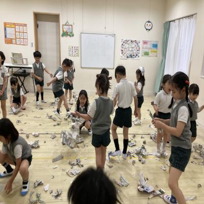 新聞遊びをしました！《大阪市中央区心斎橋、長堀橋にある学べる保育園》