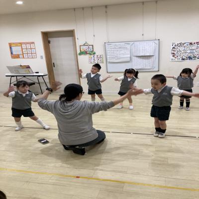 お遊戯会の練習☆《大阪市中央区心斎橋、長堀橋にある学べる保育園》