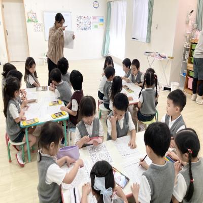 ライカ先生のイングリッシュ！《大阪市中央区心斎橋、長堀橋にある学べる保育園HUGキッズ、一時預かり》