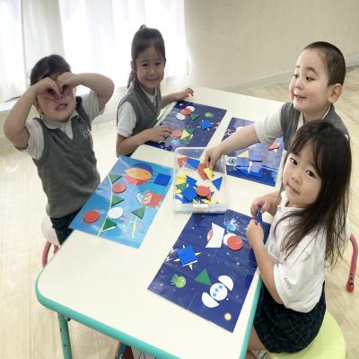 形のお勉強と粘土あそび 《大阪市中央区心斎橋、長堀橋にある学べる保育園HUGキッズ、一時預かり》