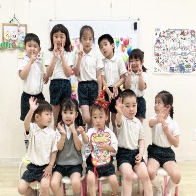 お誕生日会＆絵画 《大阪市中央区心斎橋、長堀橋にある学べる保育園HUGキッズ、一時預かり》