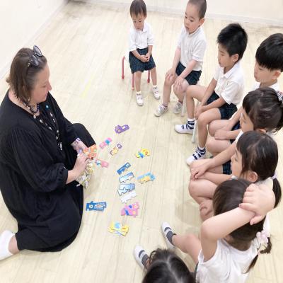イングリッシュをしました！ 《大阪市中央区心斎橋、長堀橋にある学べる保育園HUGキッズ、一時預かり》