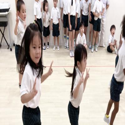 体操をしました！ 《大阪市中央区心斎橋、長堀橋にある学べる保育園HUGキッズ、一時預かり》
