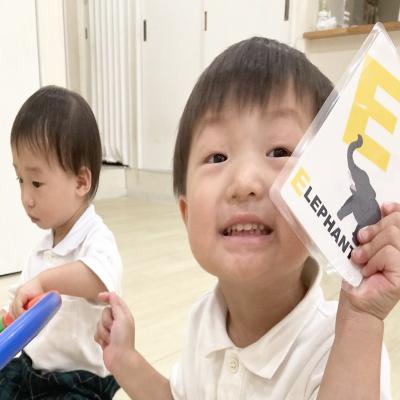 イングリッシュ！《大阪市中央区心斎橋、長堀橋にある学べる保育園HUGキッズ、一時預かり》