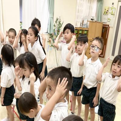 イングリッシュ！ 《大阪市中央区心斎橋、長堀橋にある学べる保育園HUGキッズ、一時預かり》