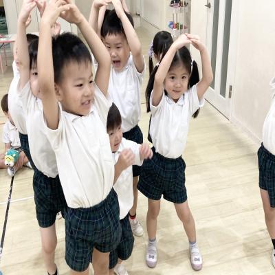 リトミックをしました。 《大阪市中央区心斎橋、長堀橋にある学べる保育園HUGキッズ、一時預かり》