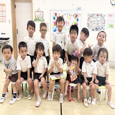 お誕生日会＆絵画をしました！ 《大阪市中央区心斎橋、長堀橋にある学べる保育園HUGキッズ、一時預かり》