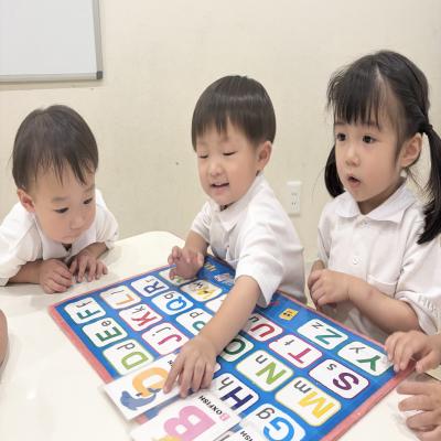 イングリッシュをしました！ 《大阪市中央区心斎橋、長堀橋にある学べる保育園HUGキッズ、一時預かり》