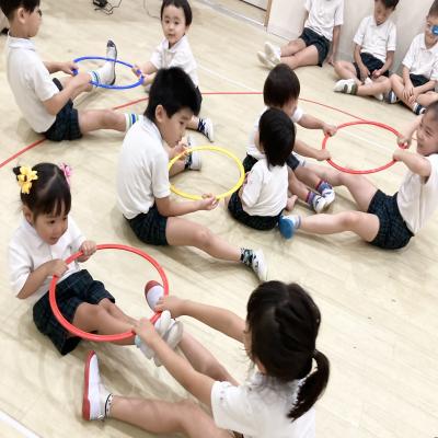リトミック♪ 《大阪市中央区心斎橋、長堀橋にある学べる保育園HUGキッズ、一時預かり》