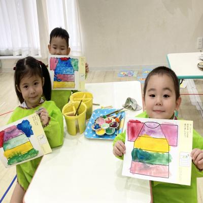 絵画をしました！《大阪市中央区心斎橋、長堀橋にある学べる保育園HUGキッズ、一時預かり》
