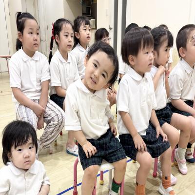 イングリッシュ！ 《大阪市中央区心斎橋、長堀橋にある学べる保育園HUGキッズ、一時預かり》