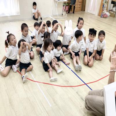 リトミック♪  《大阪市中央区心斎橋、長堀橋にある学べる保育園HUGキッズ、一時預かり》
