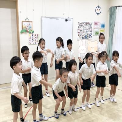 ハロウィンダンス練習中です♪  《大阪市中央区心斎橋、長堀橋にある学べる保育園HUGキッズ、一時預かり》