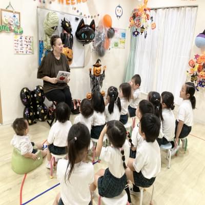 イングリッシュ！《大阪市中央区心斎橋、長堀橋にある学べる保育園HUGキッズ、一時預かり》