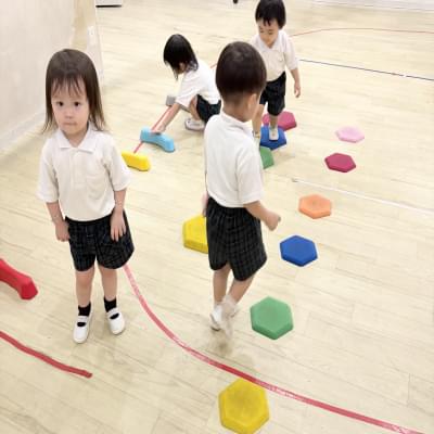 体操をしました！ 《大阪市中央区心斎橋、長堀橋にある学べる保育園HUGキッズ、一時預かり》