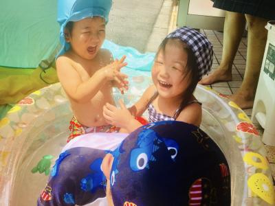 水遊びは楽しいな♫«大阪市中央区心斎橋、長堀橋にある保育園»